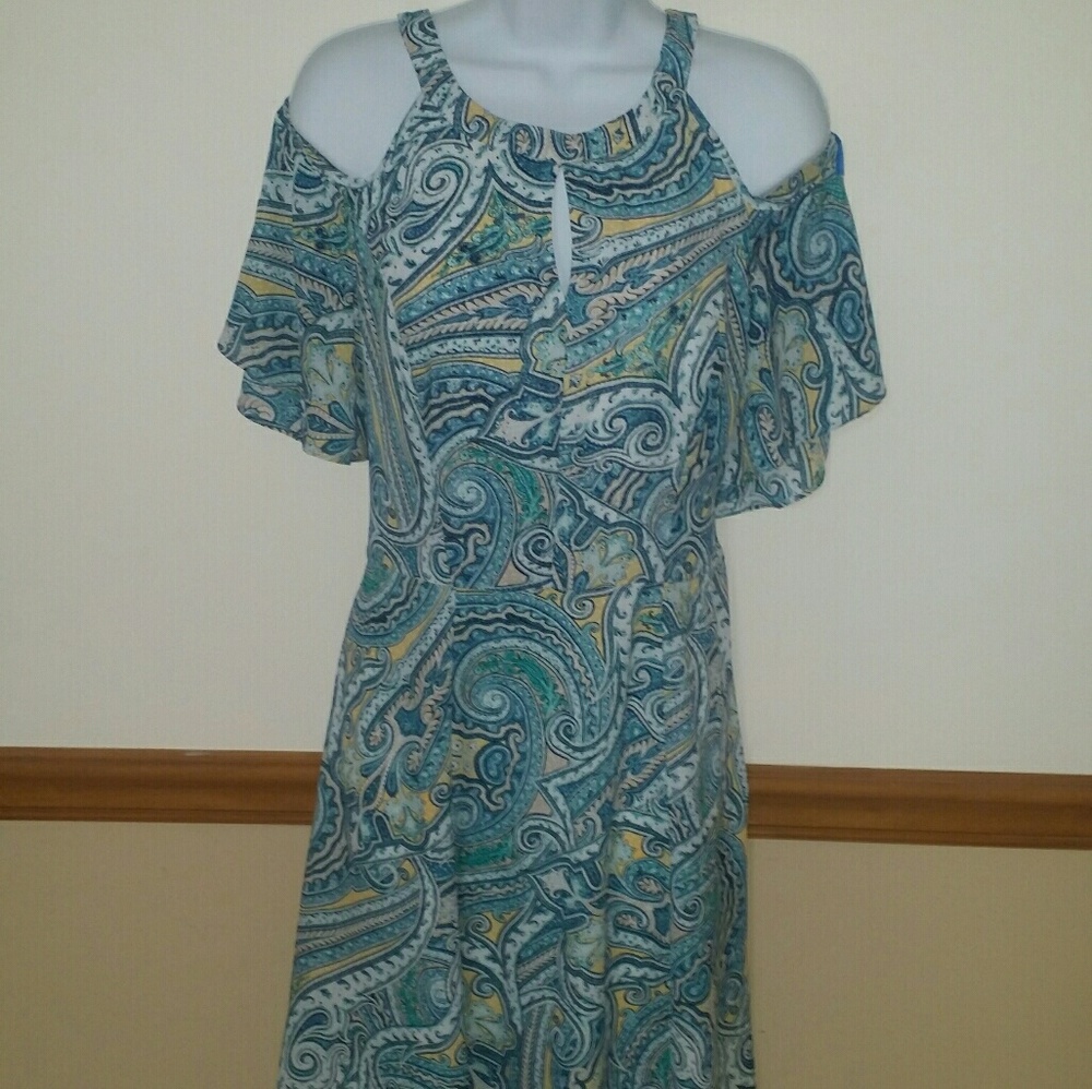 Paisley, cold-shoulder flirty dress with key-hole